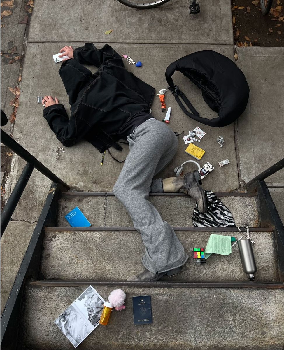 Ranh giới mỏng tang giữa "s&aacute;ng tạo" v&agrave; "tối tạo": V&igrave; sao c&aacute;c thương hiệu thời trang v&agrave; l&agrave;m đẹp dễ d&iacute;nh đ&ograve;n khi l&acirc;n la b&agrave;y tr&ograve;?- Ảnh 1.