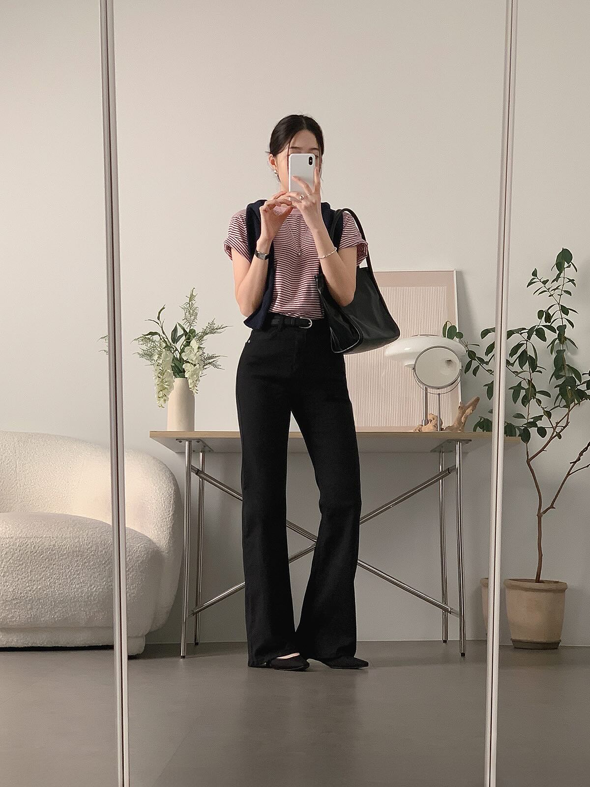 4 mẫu &aacute;o basic m&ugrave;a h&egrave; cho những ai th&iacute;ch sự đơn giản- Ảnh 3.