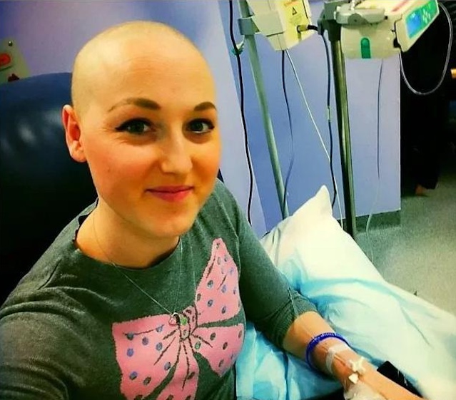 Người phụ nữ 28 tuổi cắt bỏ cả 2 b&ecirc;n v&uacute; v&igrave; ung thư, 9 th&aacute;ng sau b&aacute;c sĩ Anh n&oacute;i: "Ch&uacute;ng t&ocirc;i đ&atilde; chẩn đo&aacute;n NHẦM"- Ảnh 1.