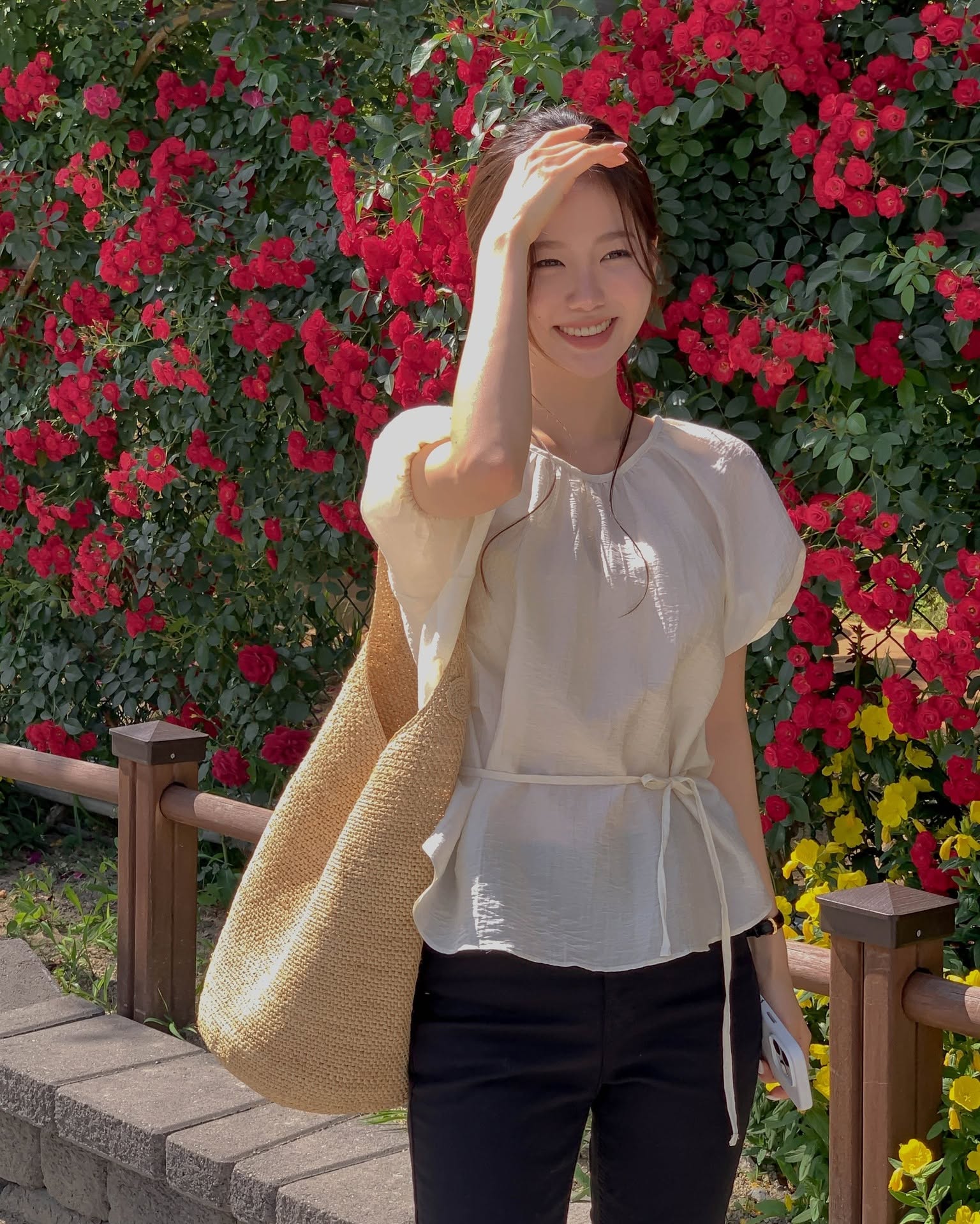 4 mẫu &aacute;o basic m&ugrave;a h&egrave; cho những ai th&iacute;ch sự đơn giản- Ảnh 1.