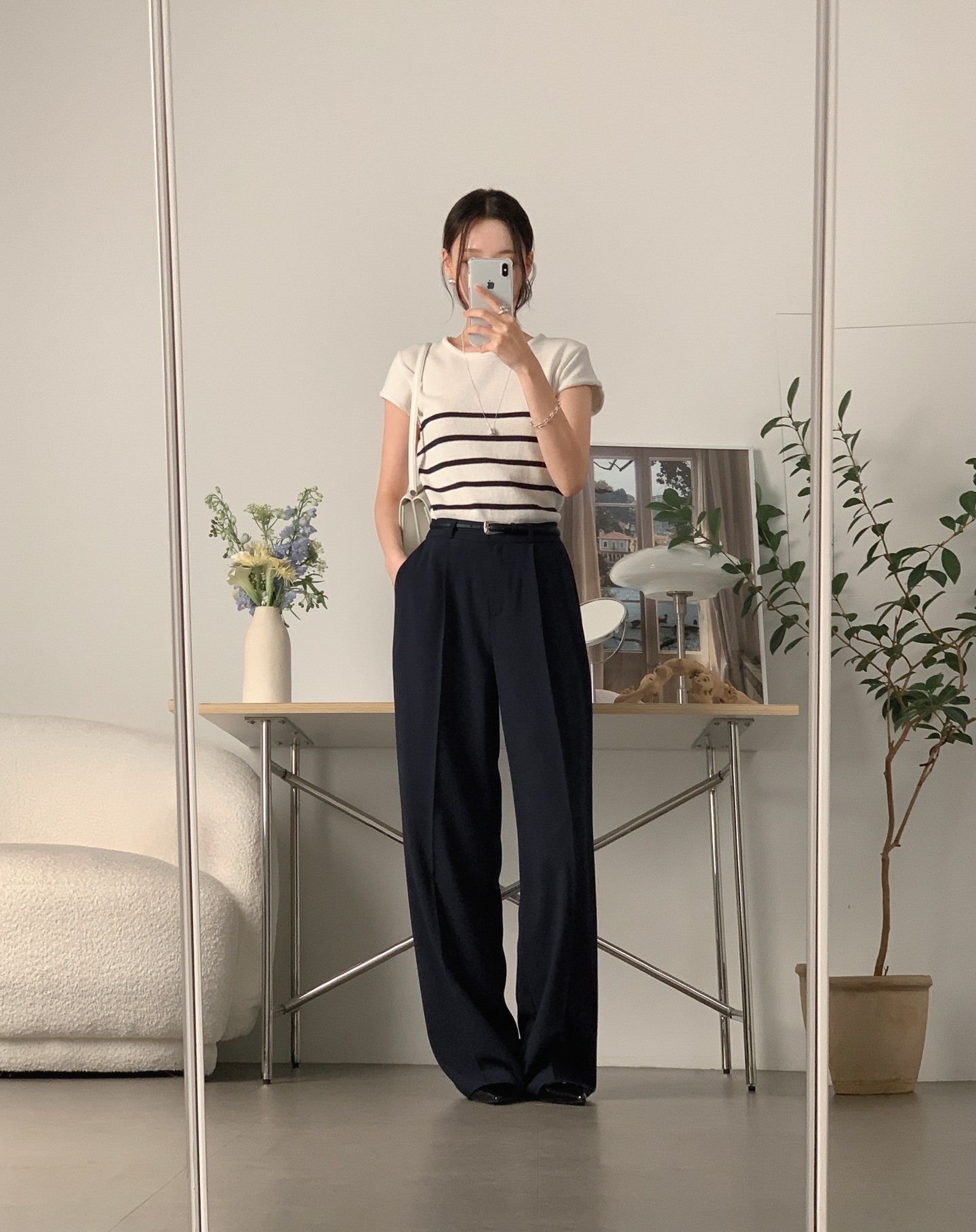 4 mẫu &aacute;o basic m&ugrave;a h&egrave; cho những ai th&iacute;ch sự đơn giản- Ảnh 4.