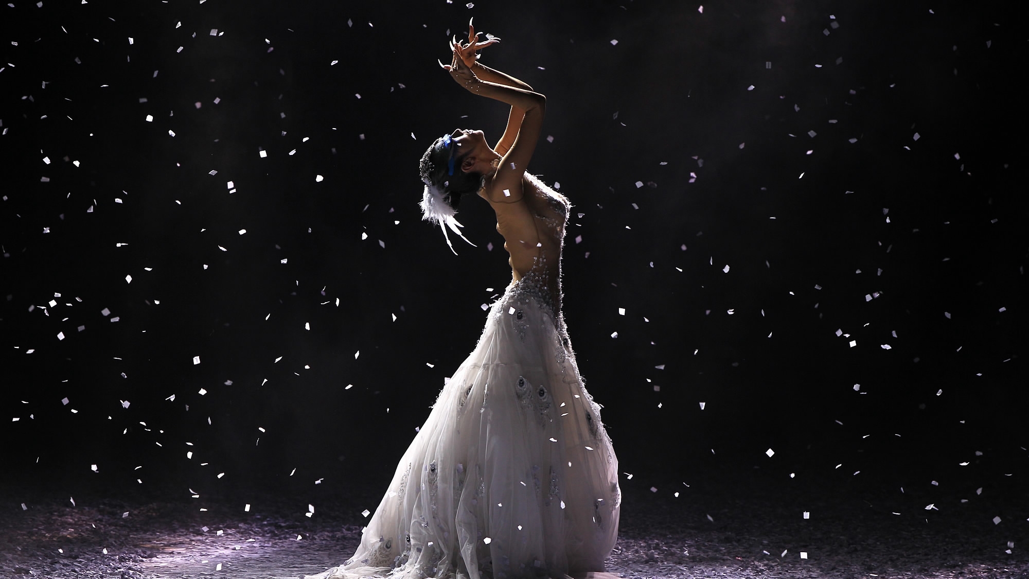 Lời nguyền để h&oacute;a &ldquo;C&ocirc;ng ch&uacute;a Khổng Tước&rdquo; của người phụ nữ U70 Dương Lệ B&igrave;nh: Hai lần ly h&ocirc;n, khước từ l&agrave;m mẹ v&igrave; th&aacute;nh đường nghệ thuật v&agrave; nhan sắc kh&ocirc;ng tuổi- Ảnh 6.