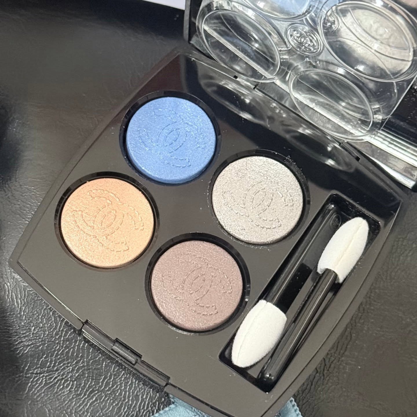 Nửa thế giới "ồn &agrave;o" về phấn mắt xanh Chanel: 100% tinh thần m&ugrave;a h&egrave;, gi&aacute; cắt cổ v&agrave; n&agrave;ng n&agrave;o cũng ước sở hữu- Ảnh 11.