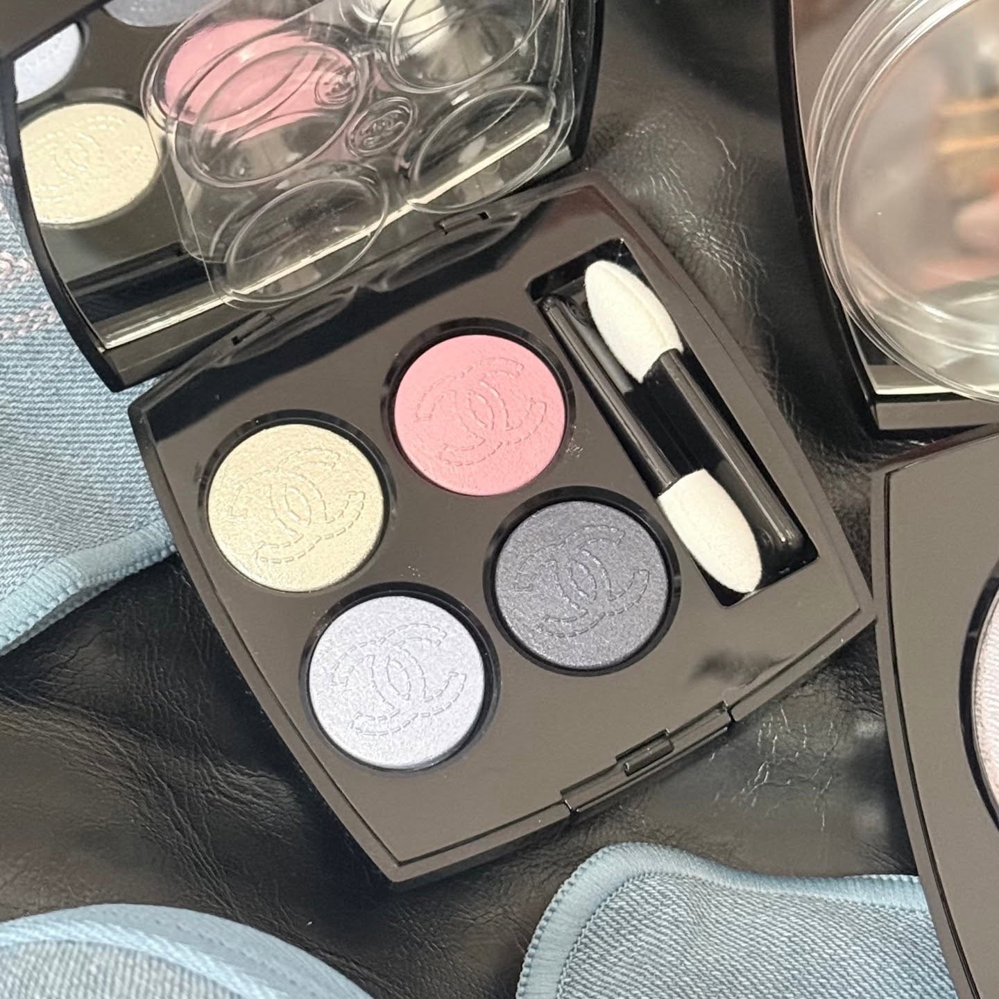 Nửa thế giới "ồn &agrave;o" về phấn mắt xanh Chanel: 100% tinh thần m&ugrave;a h&egrave;, gi&aacute; cắt cổ v&agrave; n&agrave;ng n&agrave;o cũng ước sở hữu- Ảnh 10.