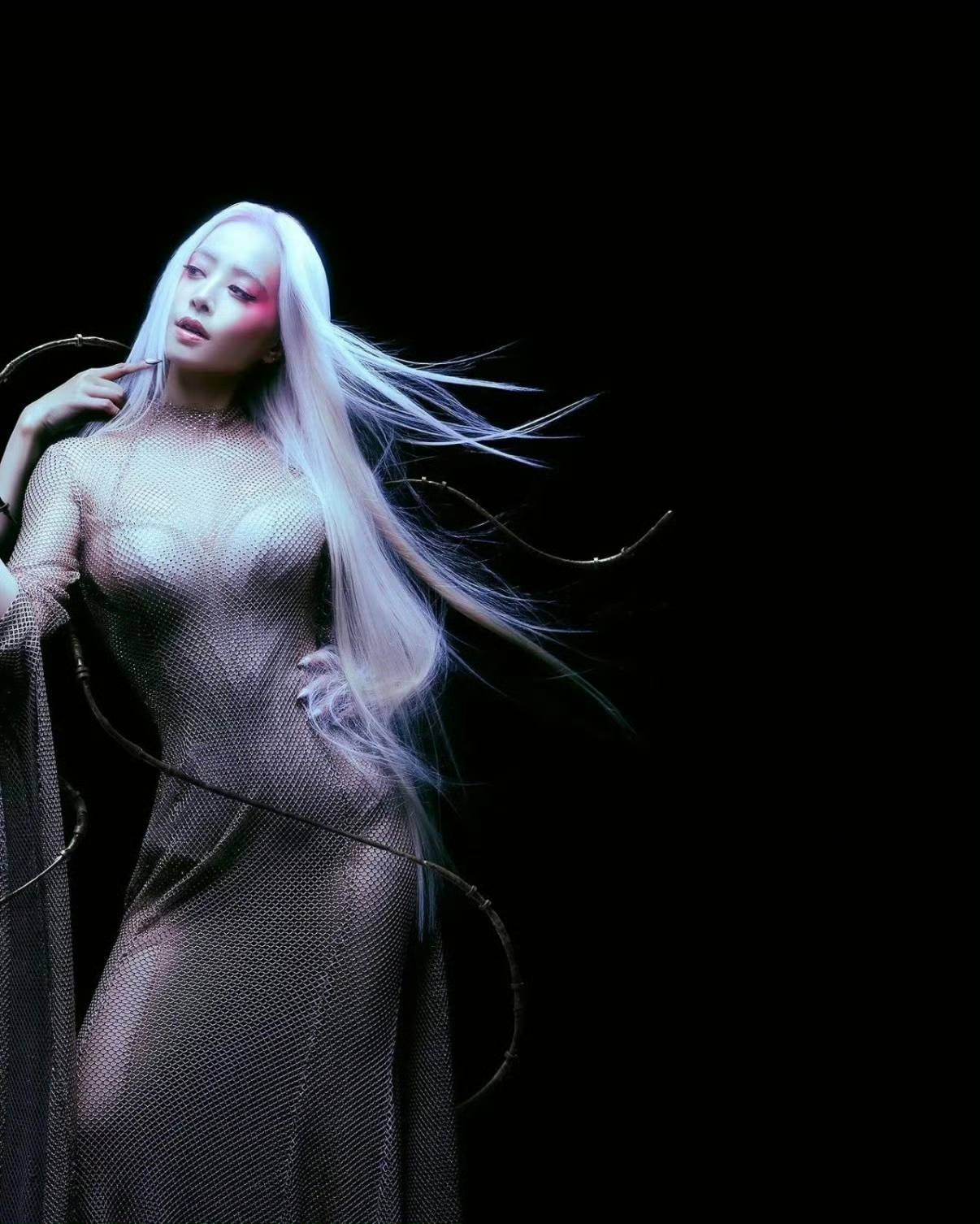 Mỹ nh&acirc;n bị kh&aacute;n giả tố h&uacute;t trộm &ldquo;t&agrave;i vận&rdquo;: Bị y&ecirc;u cầu dỡ bỏ concert 760 tỷ, xo&aacute; sổ to&agrave;n bộ &acirc;m nhạc- Ảnh 5.