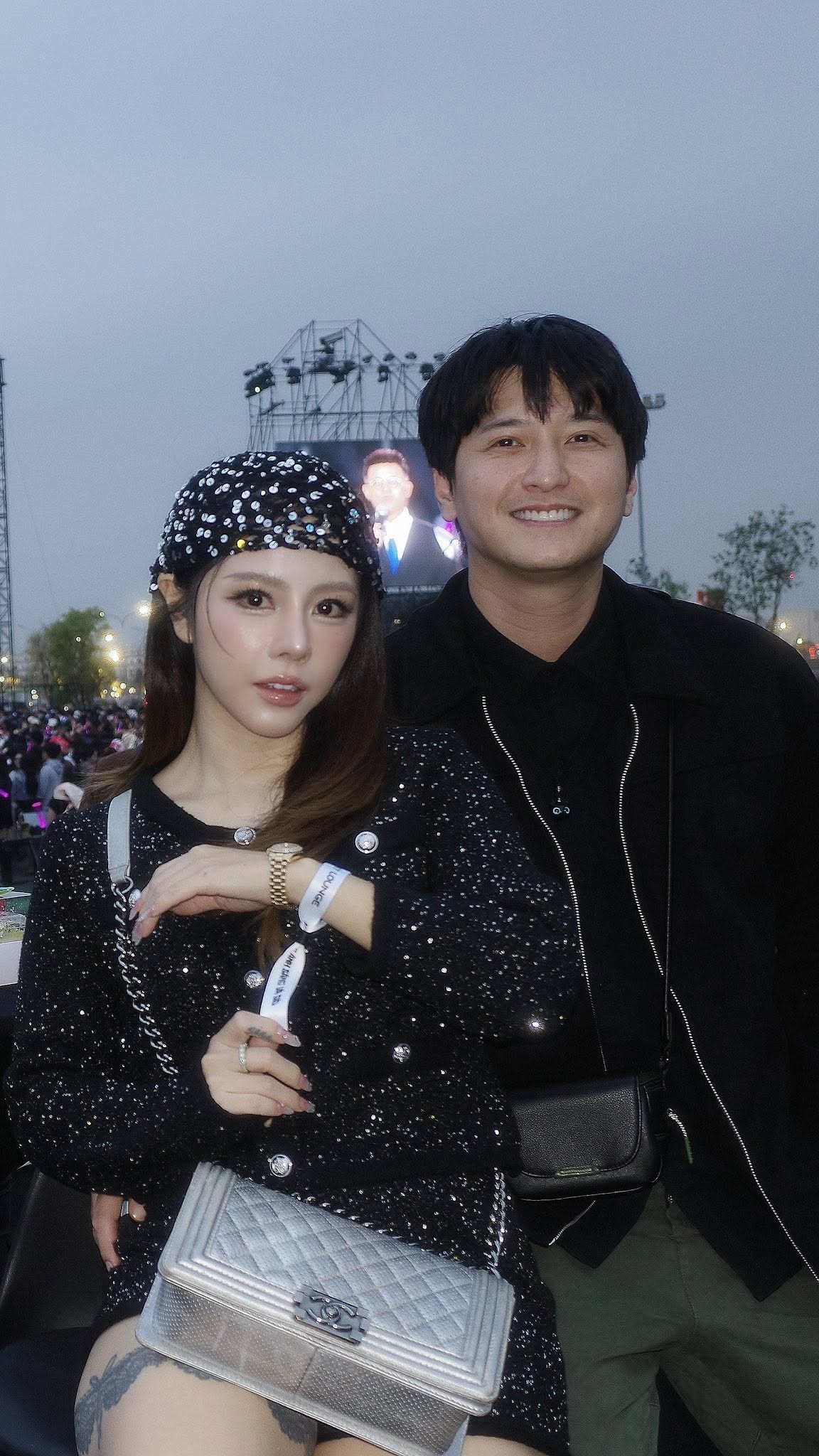 Vợ Huỳnh Anh bị c&ocirc;ng k&iacute;ch ngoại h&igrave;nh trong suốt 6 năm- Ảnh 1.