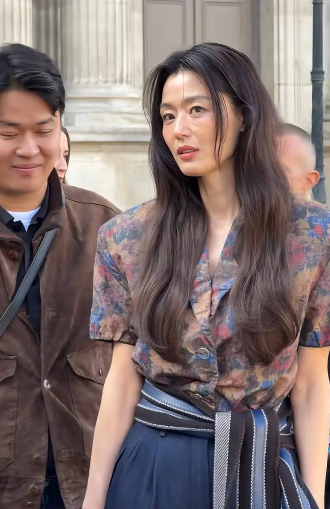 Tranh c&atilde;i chuyện Jeon Ji Hyun lộ mặt lắm vết nhăn, 