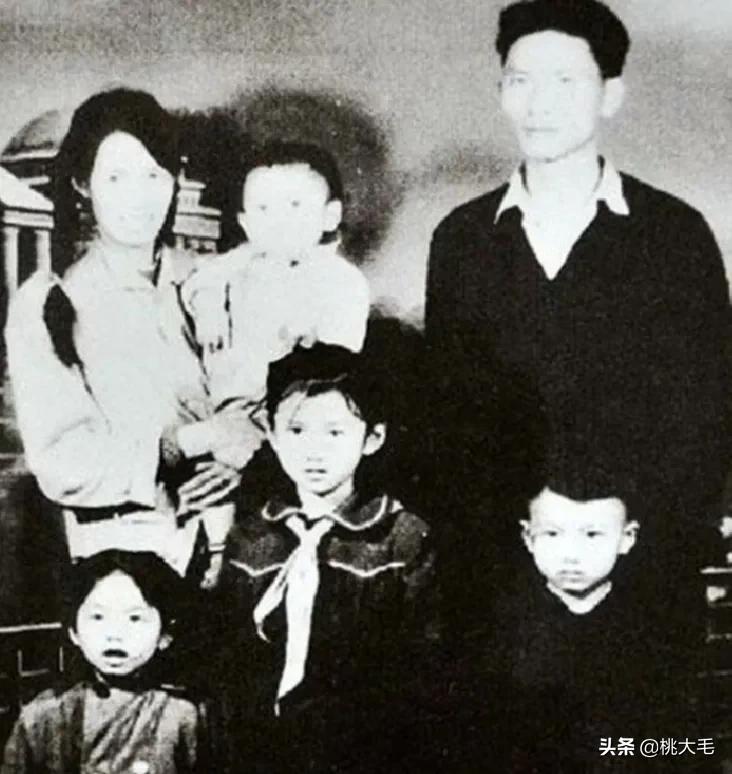 Lời nguyền để h&oacute;a &ldquo;C&ocirc;ng ch&uacute;a Khổng Tước&rdquo; của người phụ nữ U70 Dương Lệ B&igrave;nh: Hai lần ly h&ocirc;n, khước từ l&agrave;m mẹ v&igrave; th&aacute;nh đường nghệ thuật v&agrave; nhan sắc kh&ocirc;ng tuổi- Ảnh 2.