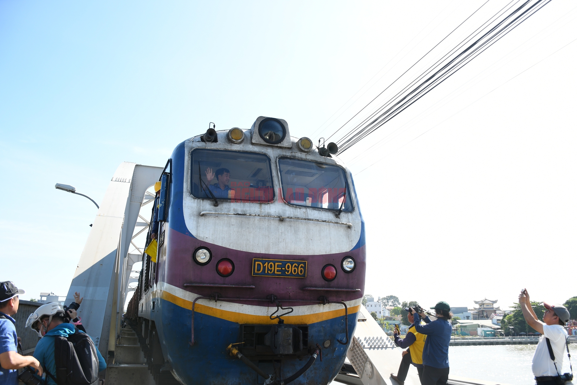 CLIP: Chính thức thông tuyến đường sắt qua cầu Ghềnh sau sự cố sà lan tông cầu- Ảnh 9.