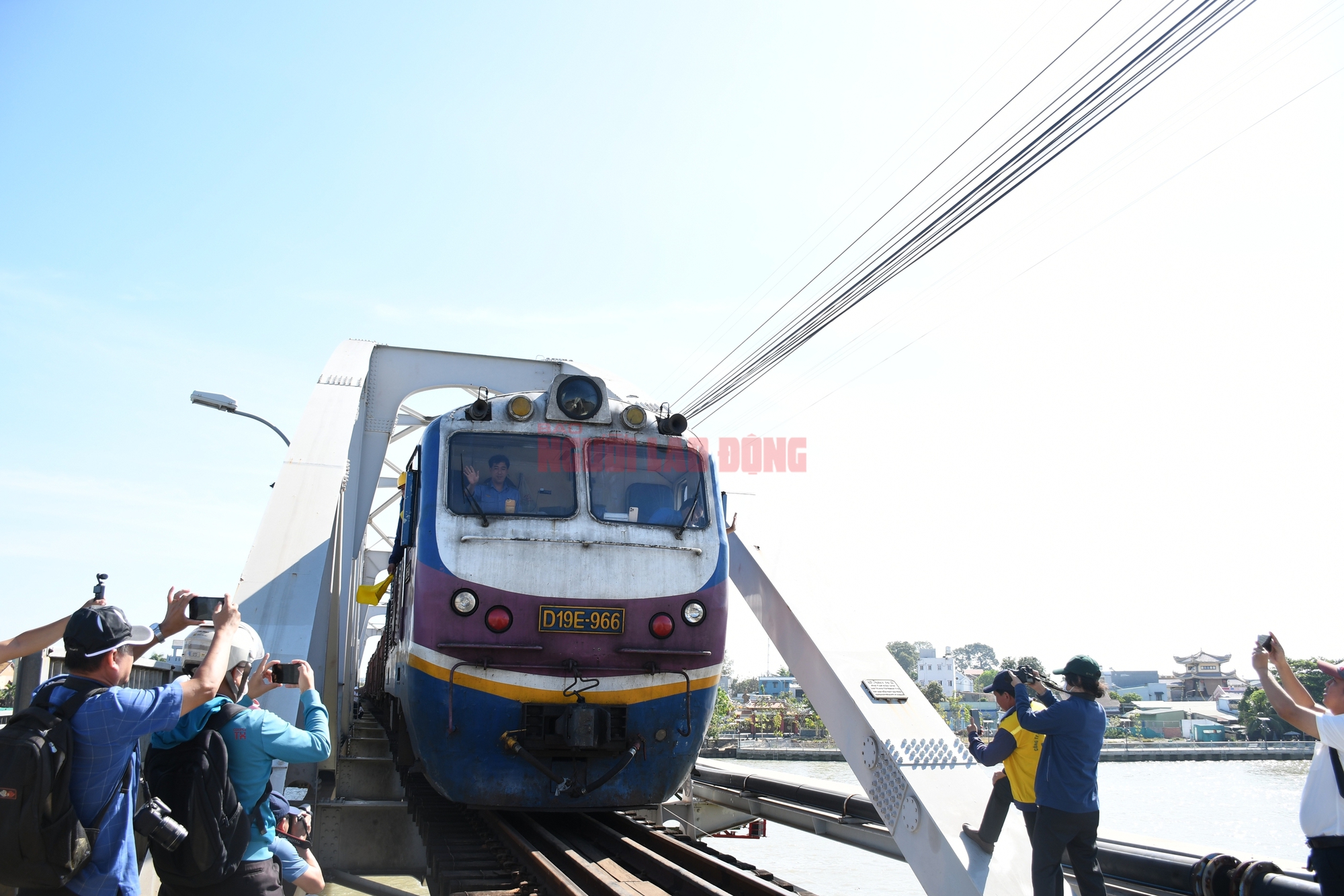 CLIP: Chính thức thông tuyến đường sắt qua cầu Ghềnh sau sự cố sà lan tông cầu- Ảnh 10.