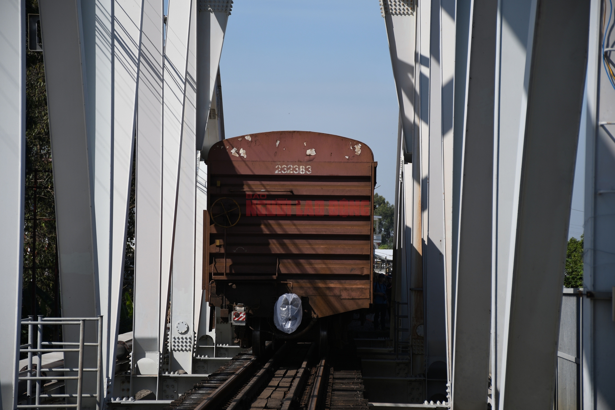 CLIP: Chính thức thông tuyến đường sắt qua cầu Ghềnh sau sự cố sà lan tông cầu- Ảnh 12.