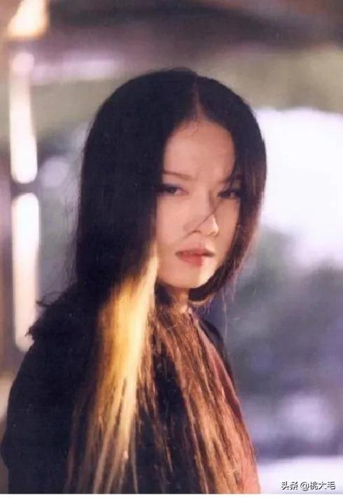 Lời nguyền để h&oacute;a &ldquo;C&ocirc;ng ch&uacute;a Khổng Tước&rdquo; của người phụ nữ U70 Dương Lệ B&igrave;nh: Hai lần ly h&ocirc;n, khước từ l&agrave;m mẹ v&igrave; th&aacute;nh đường nghệ thuật v&agrave; nhan sắc kh&ocirc;ng tuổi- Ảnh 3.