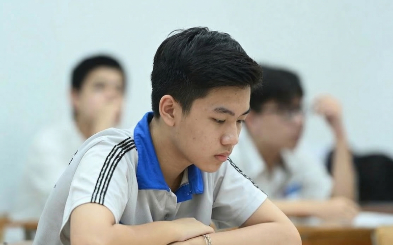 Nếu H&agrave; Nội BỎ khu vực tuyển sinh lớp 10 th&igrave; phụ huynh, học sinh phải cẩn thận "cạm bẫy" n&agrave;y: Đừng để đỗ rồi lại kh&ocirc;ng đi học nổi!- Ảnh 1.