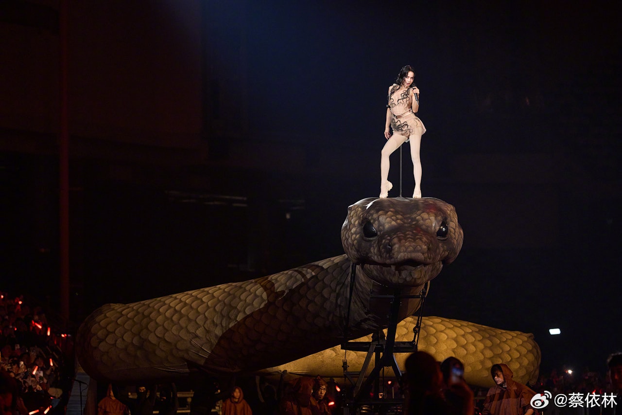 Mỹ nh&acirc;n bị kh&aacute;n giả tố h&uacute;t trộm &ldquo;t&agrave;i vận&rdquo;: Bị y&ecirc;u cầu dỡ bỏ concert 760 tỷ, xo&aacute; sổ to&agrave;n bộ &acirc;m nhạc- Ảnh 1.