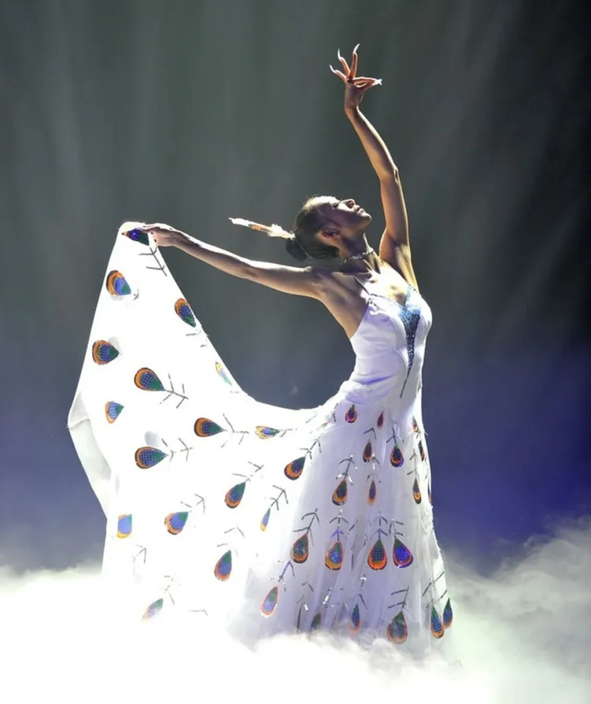 "Chim c&ocirc;ng l&agrave;ng m&uacute;a" Dương Lệ B&igrave;nh U70 trẻ đẹp như thiếu nữ: Bữa n&agrave;o cũng ăn 1 loại quả "chống gi&agrave;" rất gi&agrave;u collagen chợ Việt lu&ocirc;n sẵn- Ảnh 1.