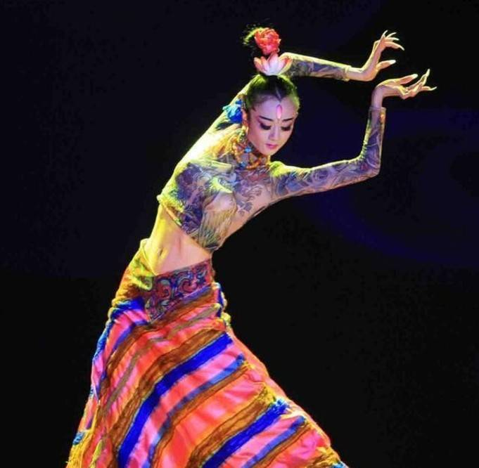 "Chim c&ocirc;ng l&agrave;ng m&uacute;a" Dương Lệ B&igrave;nh U70 trẻ đẹp như thiếu nữ: Bữa n&agrave;o cũng ăn 1 loại quả "chống gi&agrave;" rất gi&agrave;u collagen chợ Việt lu&ocirc;n sẵn- Ảnh 3.