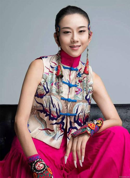 "Chim c&ocirc;ng l&agrave;ng m&uacute;a" Dương Lệ B&igrave;nh U70 trẻ đẹp như thiếu nữ: Bữa n&agrave;o cũng ăn 1 loại quả "chống gi&agrave;" rất gi&agrave;u collagen chợ Việt lu&ocirc;n sẵn- Ảnh 5.