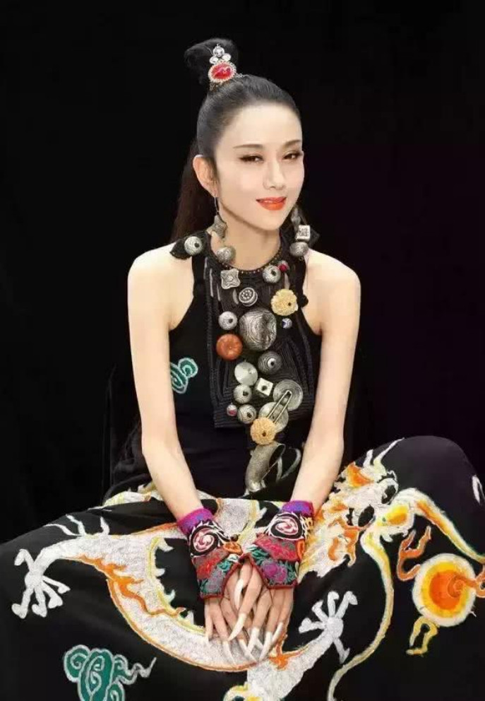 "Khổng tước" Dương Lệ B&igrave;nh U70 vẫn khiến người ta si m&ecirc;: Kh&ocirc;ng phải trẻ l&acirc;u v&igrave; kh&ocirc;ng sinh con, m&agrave; c&ograve;n bởi "kỷ luật khắt khe" h&agrave;ng chục năm- Ảnh 8.