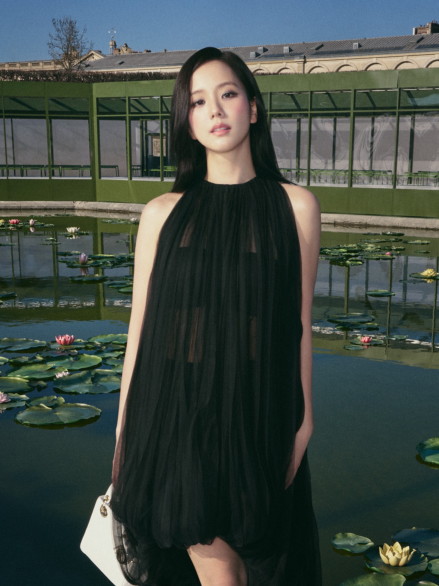 Jennie - Lisa xứng danh "th&aacute;nh ngoại giao" tại fashion week, Ros&eacute; c&ograve;n bị c&ocirc; lập?- Ảnh 1.