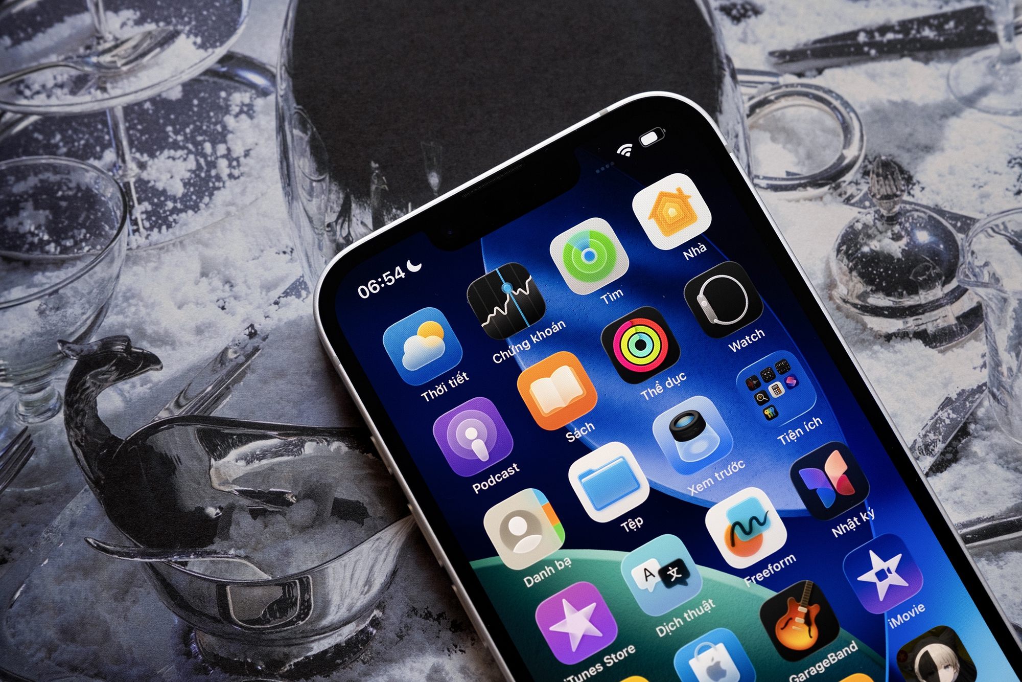 Mở hộp iPhone 17e đầu ti&ecirc;n tại Việt Nam: M&agrave;u trắng nổi bật, cấu h&igrave;nh mạnh với chip A19- Ảnh 6.