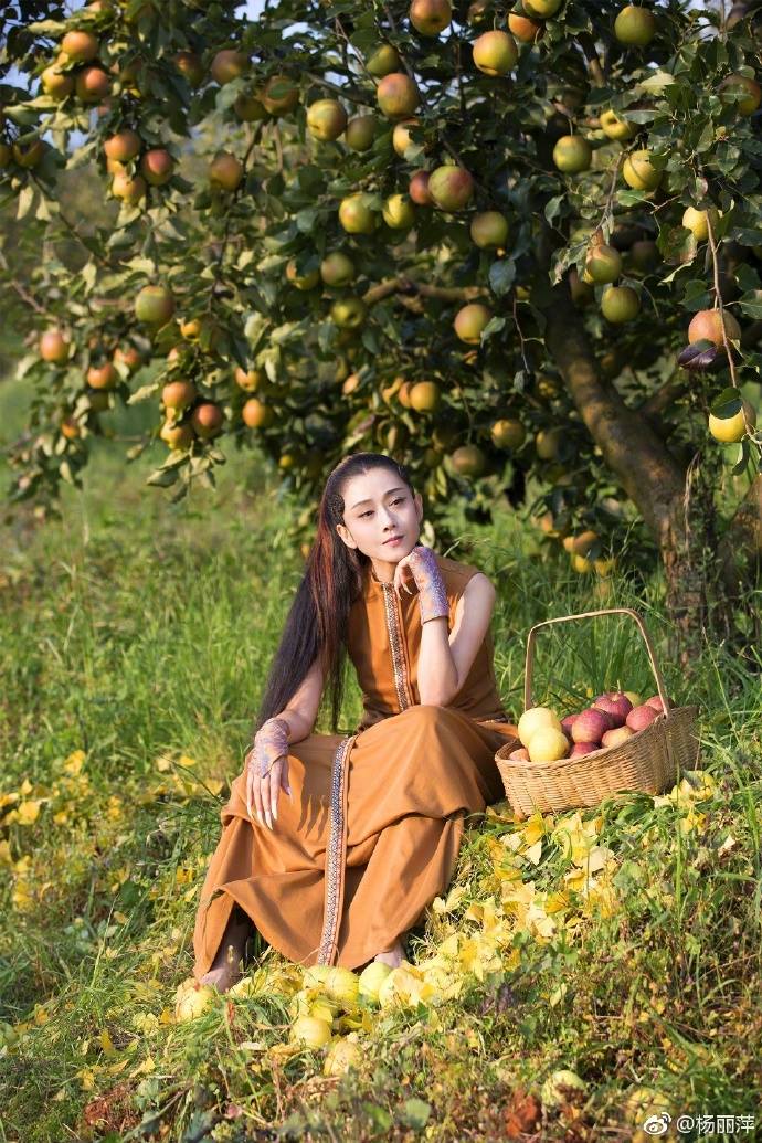 Cả MXH đang c&atilde;i nhau kịch liệt v&igrave; nhan sắc 68 tuổi của Dương Lệ B&igrave;nh- Ảnh 13.