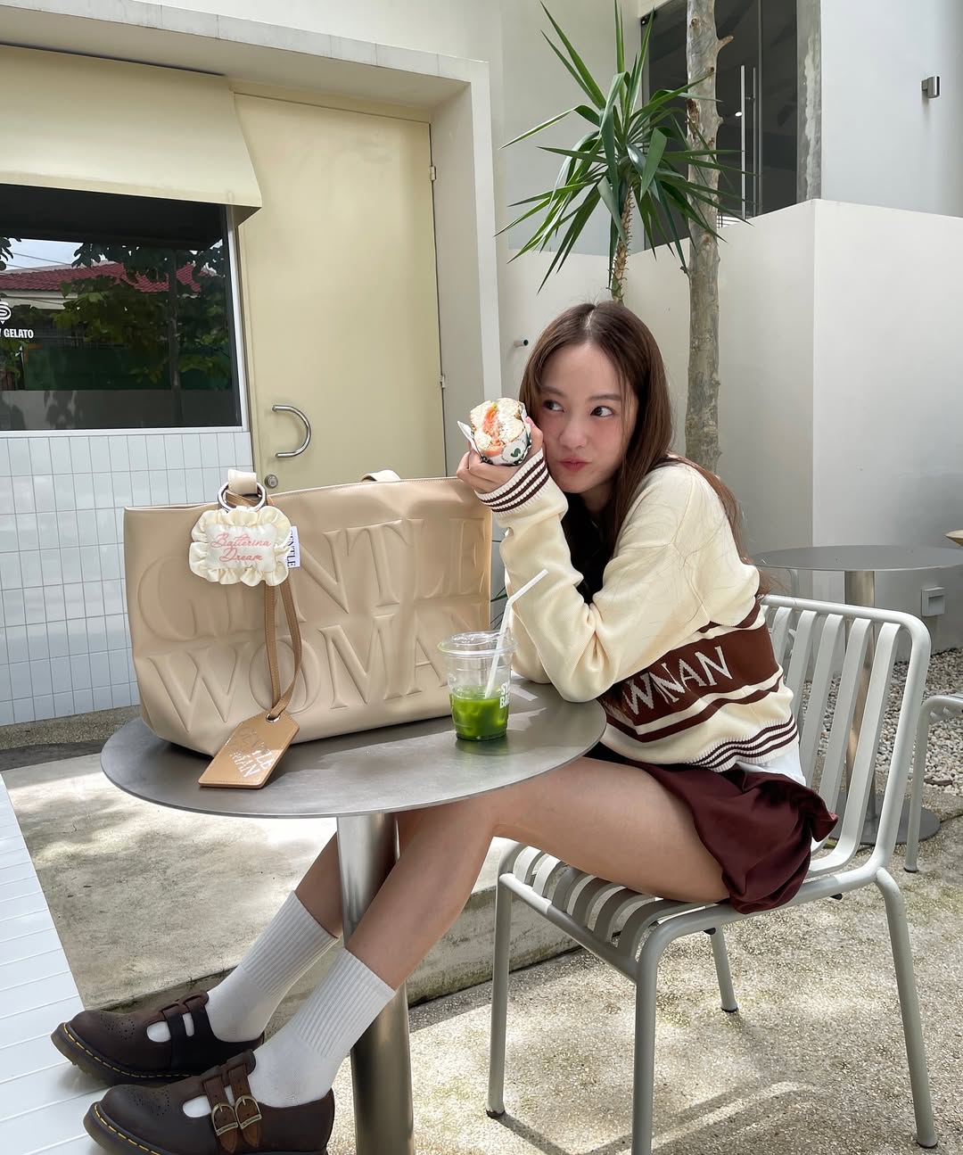 "B&uacute;p b&ecirc; Đ&ocirc;ng Nam &Aacute;" chỉ cao 1m54 nhưng mặc đẹp ph&aacute;t hờn, xuất hiện ở đ&acirc;u th&igrave; nơi đ&oacute; l&agrave; s&agrave;n diễn thời trang- Ảnh 17.