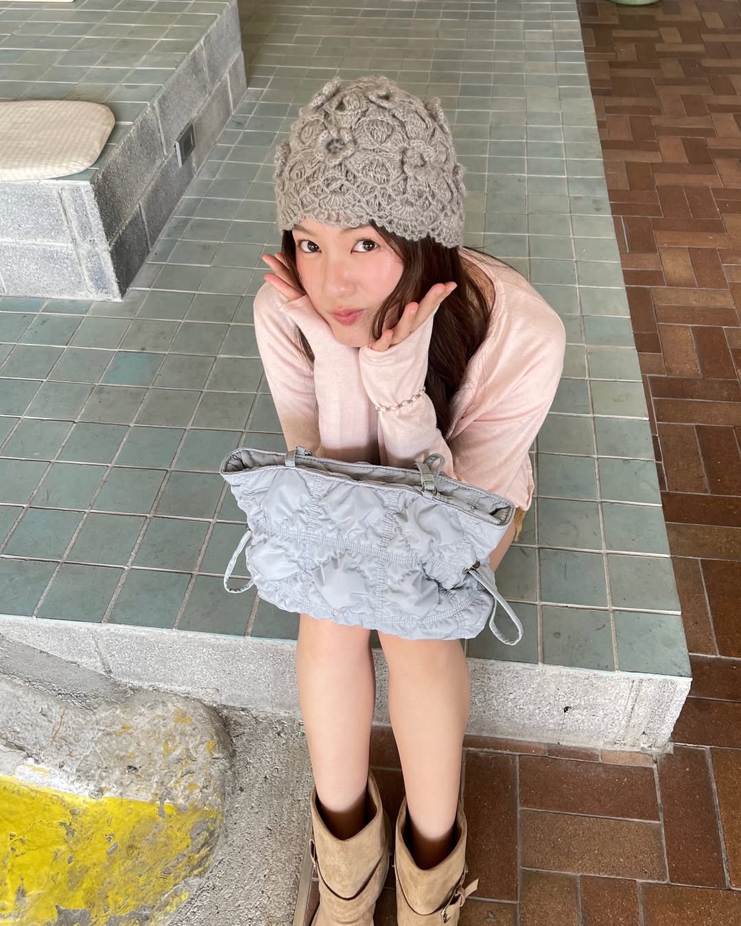 "B&uacute;p b&ecirc; Đ&ocirc;ng Nam &Aacute;" chỉ cao 1m54 nhưng mặc đẹp ph&aacute;t hờn, xuất hiện ở đ&acirc;u th&igrave; nơi đ&oacute; l&agrave; s&agrave;n diễn thời trang- Ảnh 12.