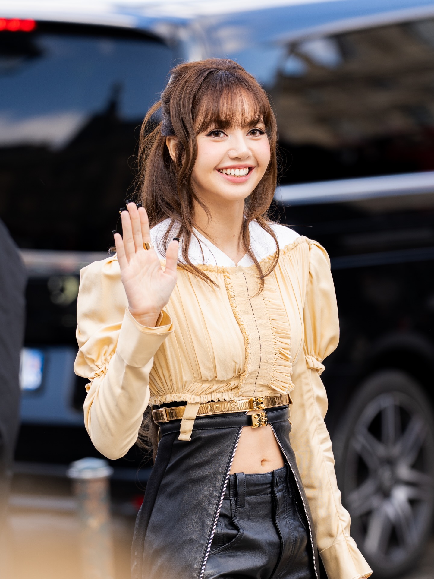 Jennie - Lisa xứng danh "th&aacute;nh ngoại giao" tại fashion week, Ros&eacute; c&ograve;n bị c&ocirc; lập?- Ảnh 14.