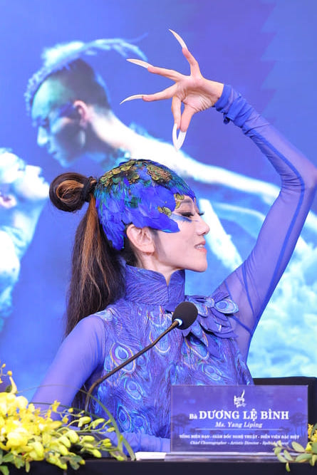 "Khổng tước" Dương Lệ B&igrave;nh U70 vẫn khiến người ta si m&ecirc;: Kh&ocirc;ng phải trẻ l&acirc;u v&igrave; kh&ocirc;ng sinh con, m&agrave; c&ograve;n bởi "kỷ luật khắt khe" h&agrave;ng chục năm- Ảnh 2.