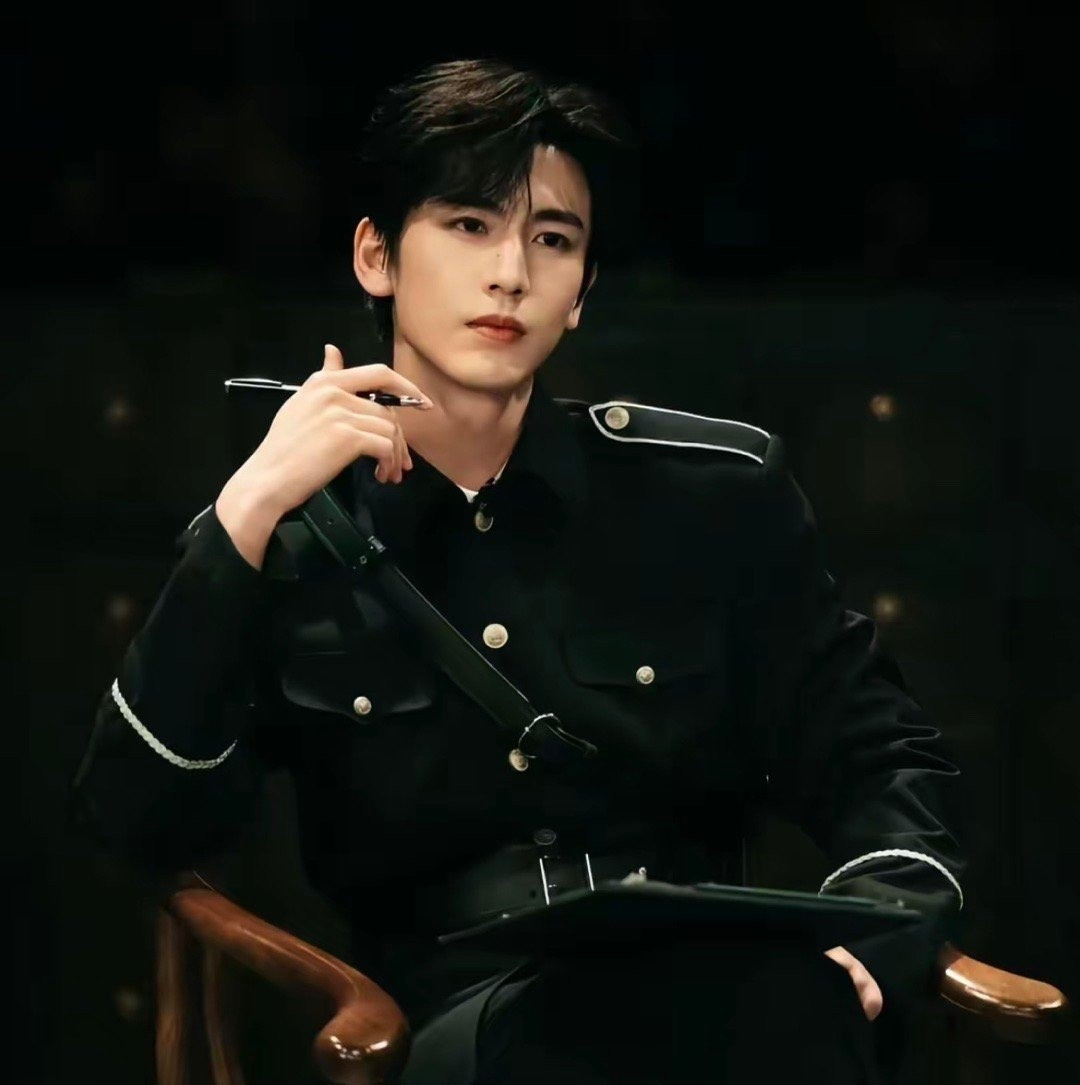 Nam thần 1m9 bị đ&igrave; gắt v&igrave; ch&ecirc; Đ&ocirc;ng Nam &Aacute;, loạt ảnh mặt nhăn k&eacute;m sắc bị tung l&ecirc;n khiến fan vỡ mộng- Ảnh 1.