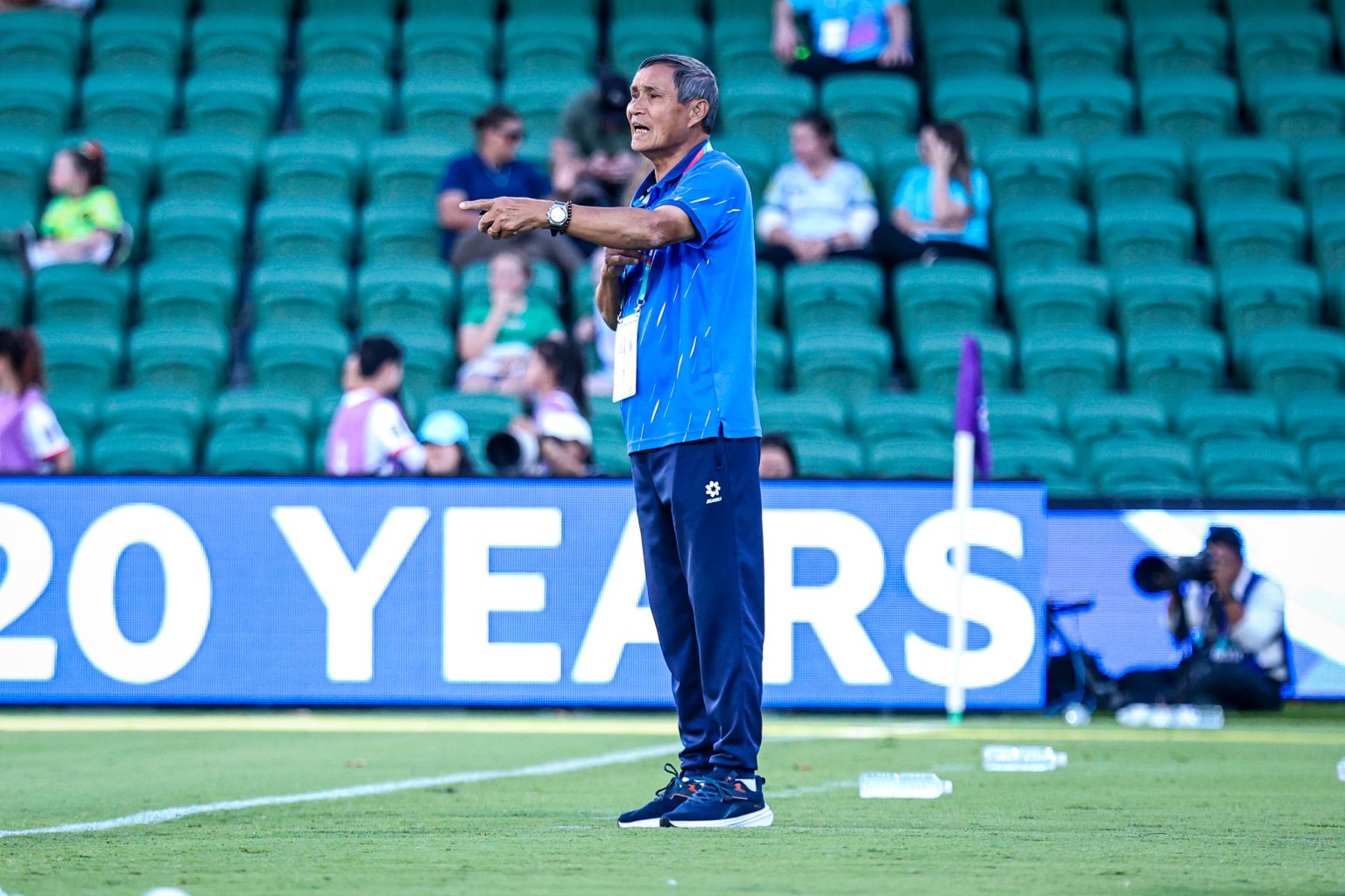 HLV Mai Đức Chung xin r&uacute;t lui khỏi đội tuyển nữ Việt Nam- Ảnh 1.