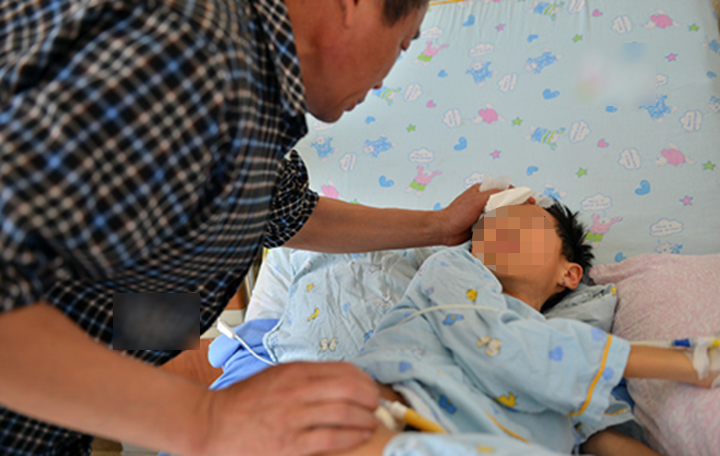 Nam sinh lớp 7 ph&aacute;t hiện mắc ung thư đại tr&agrave;ng giai đoạn cuối, b&aacute;c sĩ thở d&agrave;i: Nhiều &ocirc;ng b&agrave; nu&ocirc;ng chiều h&oacute;a th&agrave;nh hại ch&aacute;u- Ảnh 3.