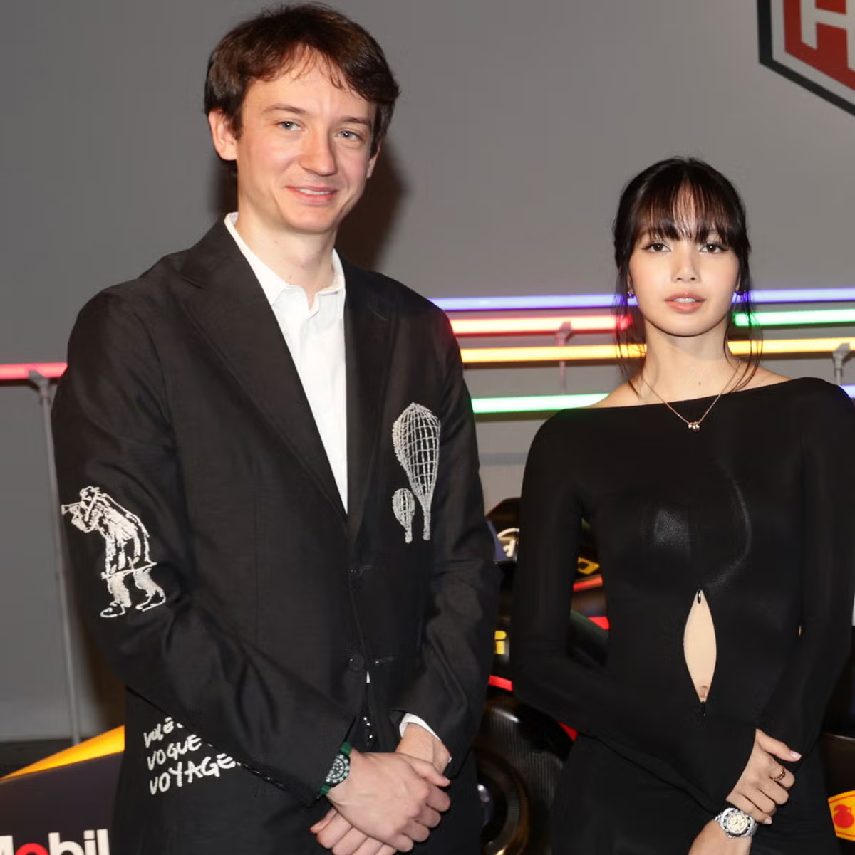 X&ocirc;n xao clip bạn trai Lisa (BLACKPINK) hẹn h&ograve; t&igrave;nh mới, động th&aacute;i của nữ ca sĩ mới đ&aacute;ng b&agrave;n- Ảnh 2.