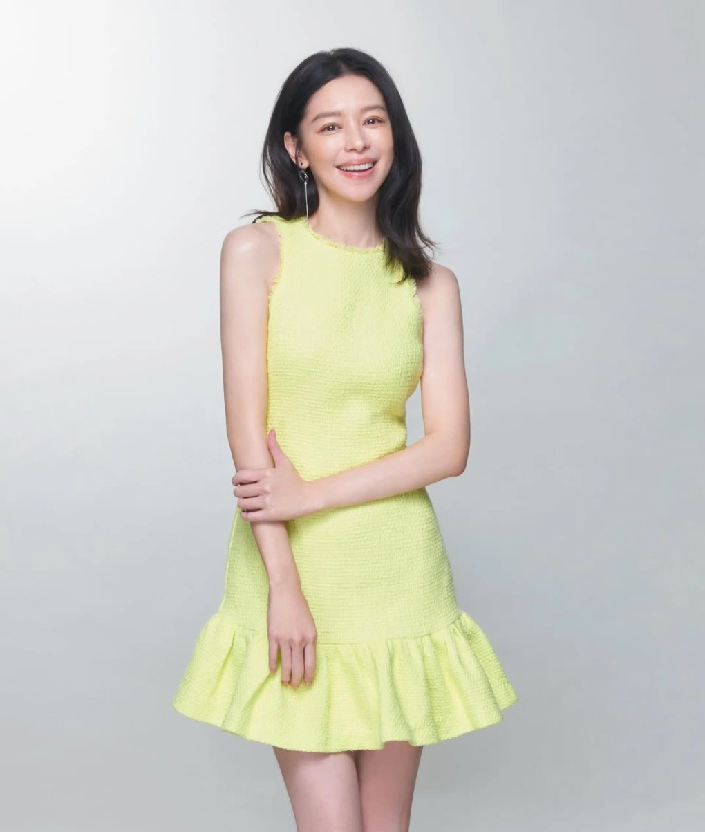 "Nữ thần kh&ocirc;ng tuổi" Từ Nhược Tuy&ecirc;n 51 vẫn trẻ như đ&ocirc;i mươi, c&acirc;n nặng lu&ocirc;n 43-44kg nhờ mẹo giữ d&aacute;ng, tuổi trung ni&ecirc;n cũng "c&acirc;n đẹp"- Ảnh 3.