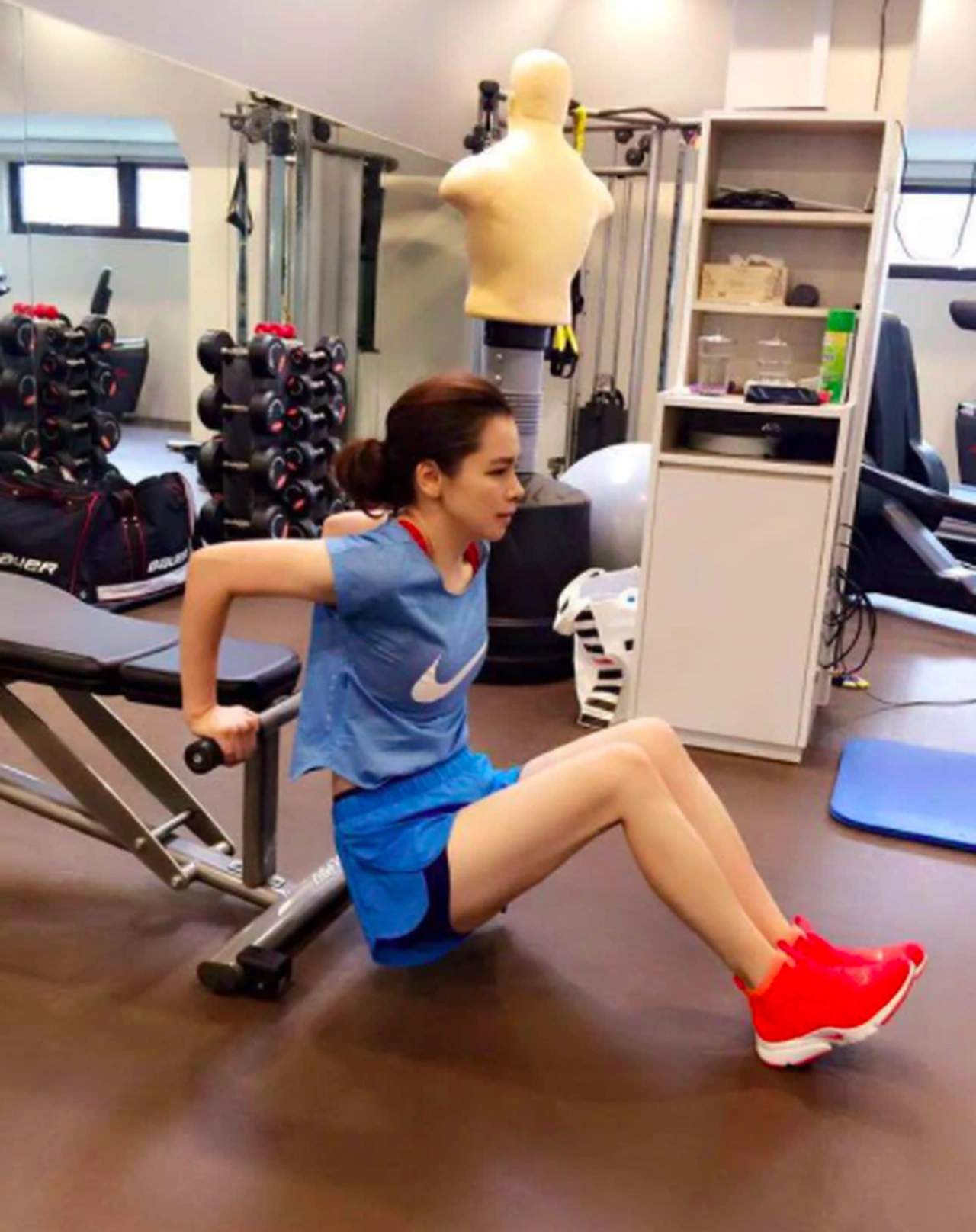 "Nữ thần kh&ocirc;ng tuổi" Từ Nhược Tuy&ecirc;n 51 vẫn trẻ như đ&ocirc;i mươi, c&acirc;n nặng lu&ocirc;n 43-44kg nhờ mẹo giữ d&aacute;ng, tuổi trung ni&ecirc;n cũng "c&acirc;n đẹp"- Ảnh 4.