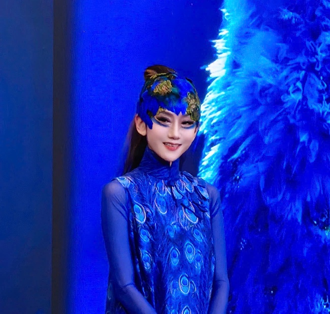 "Khổng tước" Dương Lệ B&igrave;nh U70 vẫn khiến người ta si m&ecirc;: Kh&ocirc;ng phải trẻ l&acirc;u v&igrave; kh&ocirc;ng sinh con, m&agrave; c&ograve;n bởi "kỷ luật khắt khe" h&agrave;ng chục năm- Ảnh 3.