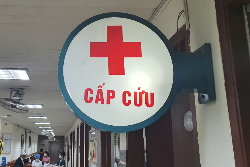 Nằm v&otilde;ng ăn b&aacute;nh theo c&aacute;ch lạ, nam sinh khiến cộng đồng mạng th&oacute;t tim- Ảnh 1.