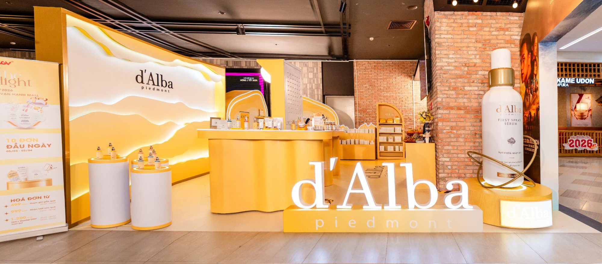 H&agrave;ng ng&agrave;n người đ&aacute;nh thức l&agrave;n da căng b&oacute;ng c&ugrave;ng d&rsquo;Alba tại sự kiện &ldquo;Glow in the Spotlight&rdquo;- Ảnh 1.