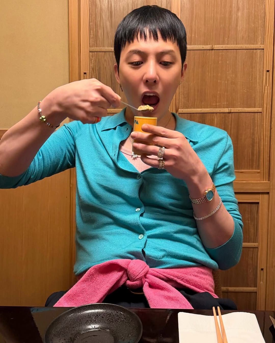 G-Dragon nghiện đeo một mẫu đồng hồ nữ từ Piaget- Ảnh 2.