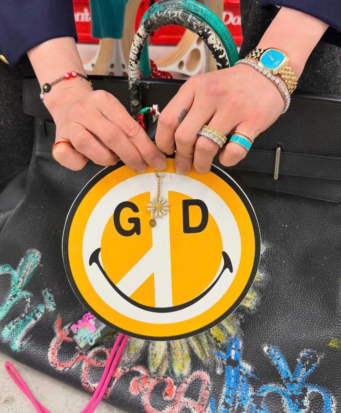 G-Dragon nghiện đeo một mẫu đồng hồ nữ từ Piaget- Ảnh 3.