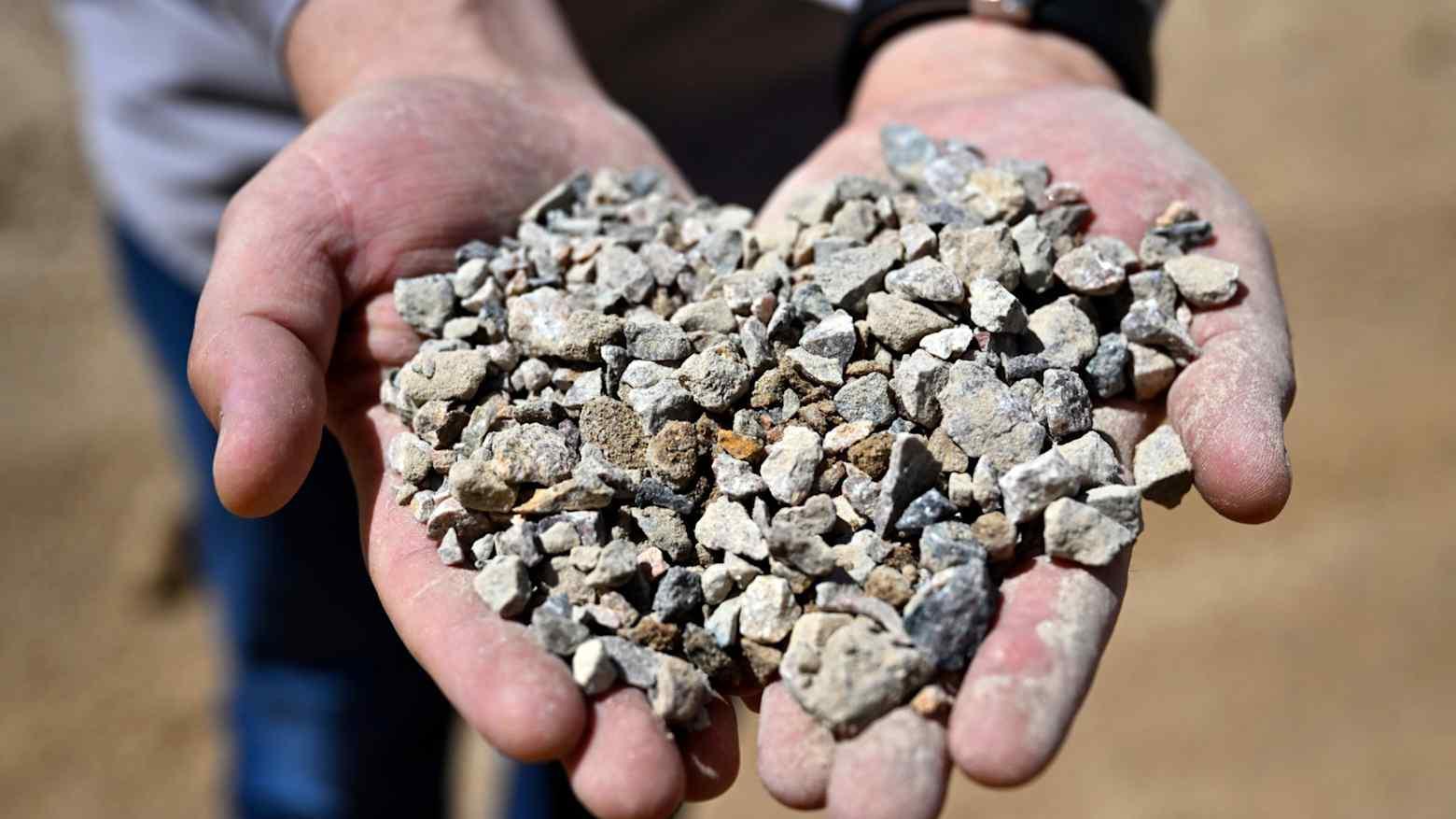 Một nước Đ&ocirc;ng Nam &Aacute; sẽ c&oacute; c&ocirc;ng nghệ tinh chế đất hiếm, đ&iacute;ch th&acirc;n chuy&ecirc;n gia Nhật Bản "cầm tay chỉ việc"- Ảnh 1.