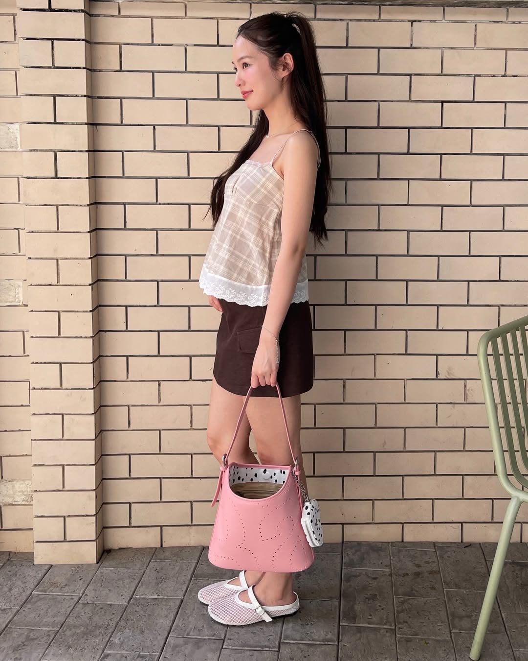 "B&uacute;p b&ecirc; Đ&ocirc;ng Nam &Aacute;" chỉ cao 1m54 nhưng mặc đẹp ph&aacute;t hờn, xuất hiện ở đ&acirc;u th&igrave; nơi đ&oacute; l&agrave; s&agrave;n diễn thời trang- Ảnh 24.