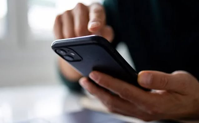 T&agrave;i khoản VietinBank ph&aacute;t sinh giao dịch 5 triệu đồng, C&ocirc;ng an l&agrave;m việc với người đ&agrave;n &ocirc;ng Ph&uacute; Thọ- Ảnh 1.