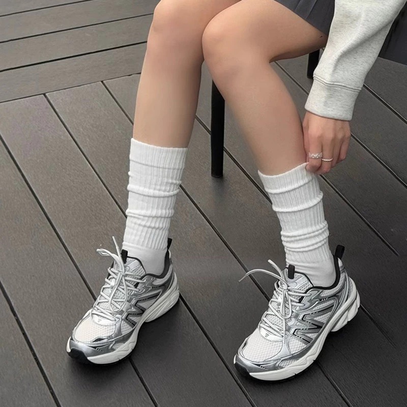 Tiếp vi&ecirc;n h&agrave;ng kh&ocirc;ng khuy&ecirc;n: Tr&aacute;nh diện 5 item n&agrave;y khi đi m&aacute;y bay, bằng kh&ocirc;ng sẽ rất chật vật- Ảnh 6.