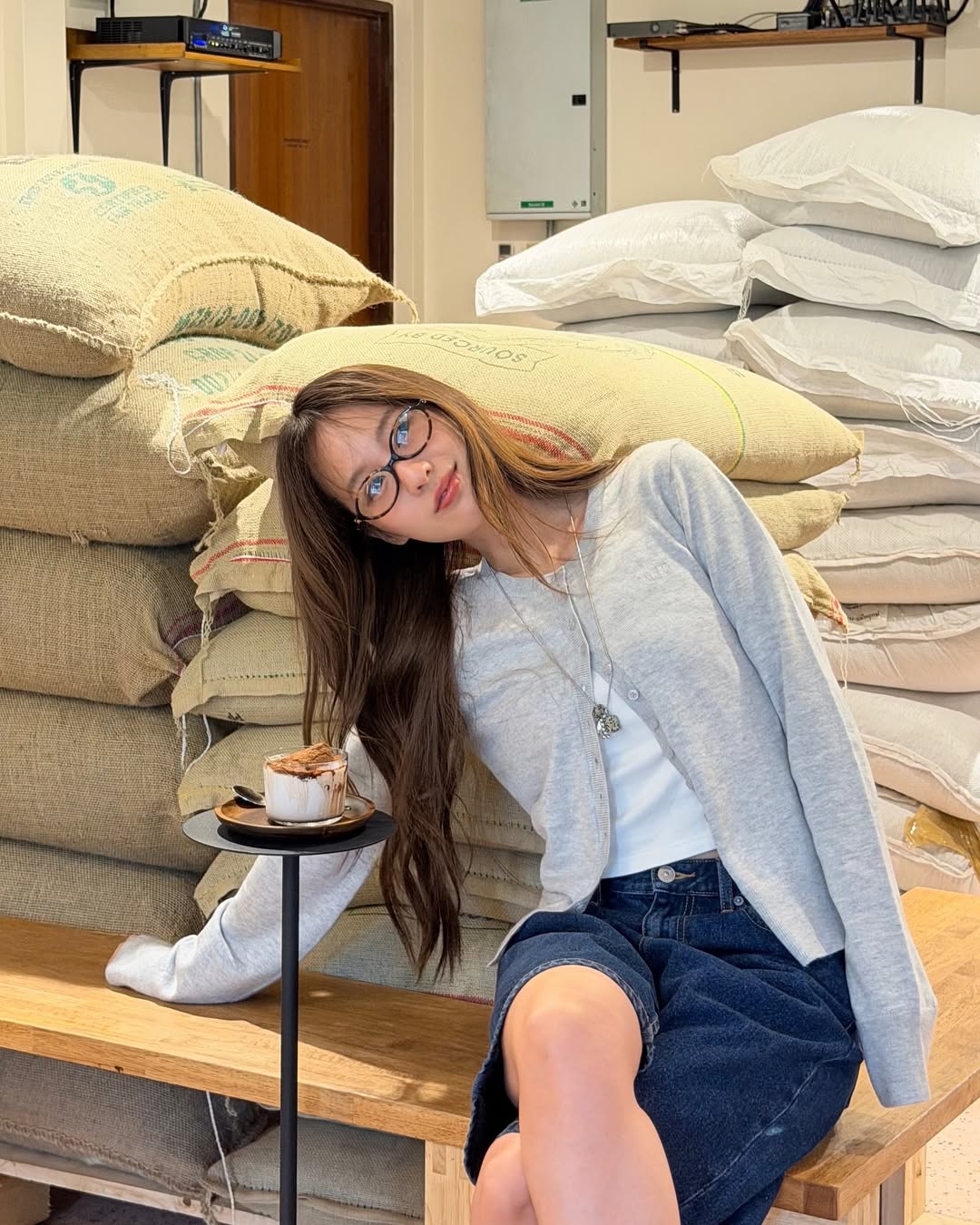 "B&uacute;p b&ecirc; Đ&ocirc;ng Nam &Aacute;" chỉ cao 1m54 nhưng mặc đẹp ph&aacute;t hờn, xuất hiện ở đ&acirc;u th&igrave; nơi đ&oacute; l&agrave; s&agrave;n diễn thời trang- Ảnh 20.