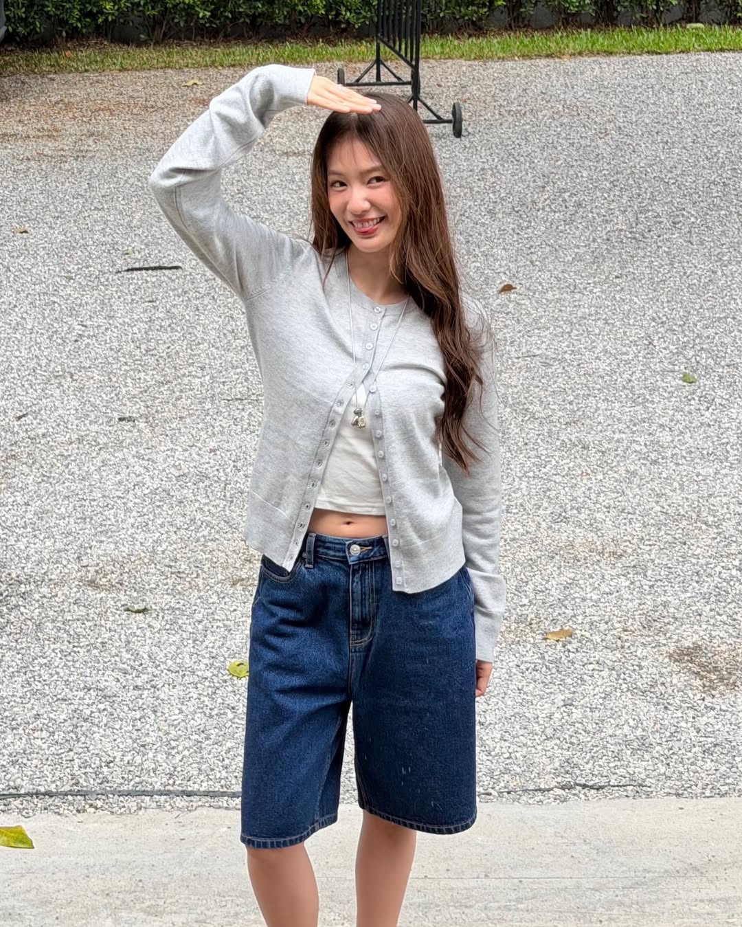 "B&uacute;p b&ecirc; Đ&ocirc;ng Nam &Aacute;" chỉ cao 1m54 nhưng mặc đẹp ph&aacute;t hờn, xuất hiện ở đ&acirc;u th&igrave; nơi đ&oacute; l&agrave; s&agrave;n diễn thời trang- Ảnh 21.