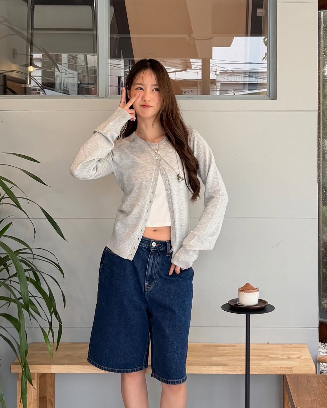 "B&uacute;p b&ecirc; Đ&ocirc;ng Nam &Aacute;" chỉ cao 1m54 nhưng mặc đẹp ph&aacute;t hờn, xuất hiện ở đ&acirc;u th&igrave; nơi đ&oacute; l&agrave; s&agrave;n diễn thời trang- Ảnh 19.