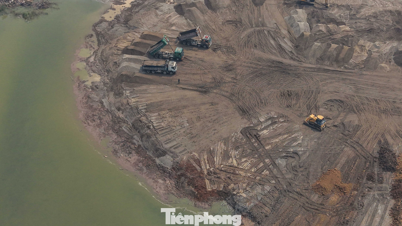 Bay tr&ecirc;n c&ocirc;ng trường s&acirc;n vận động Trống Đồng- Ảnh 5.