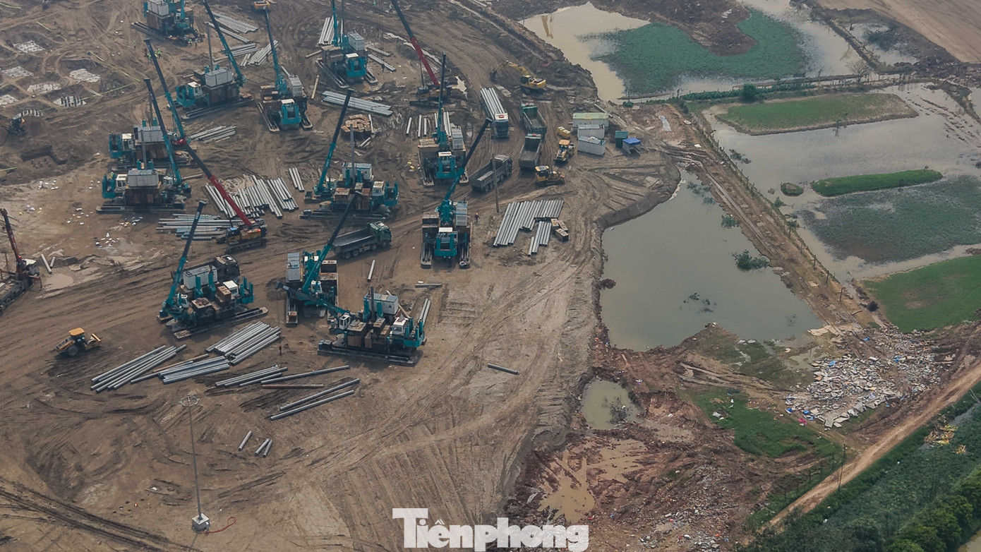 Bay tr&ecirc;n c&ocirc;ng trường s&acirc;n vận động Trống Đồng- Ảnh 4.