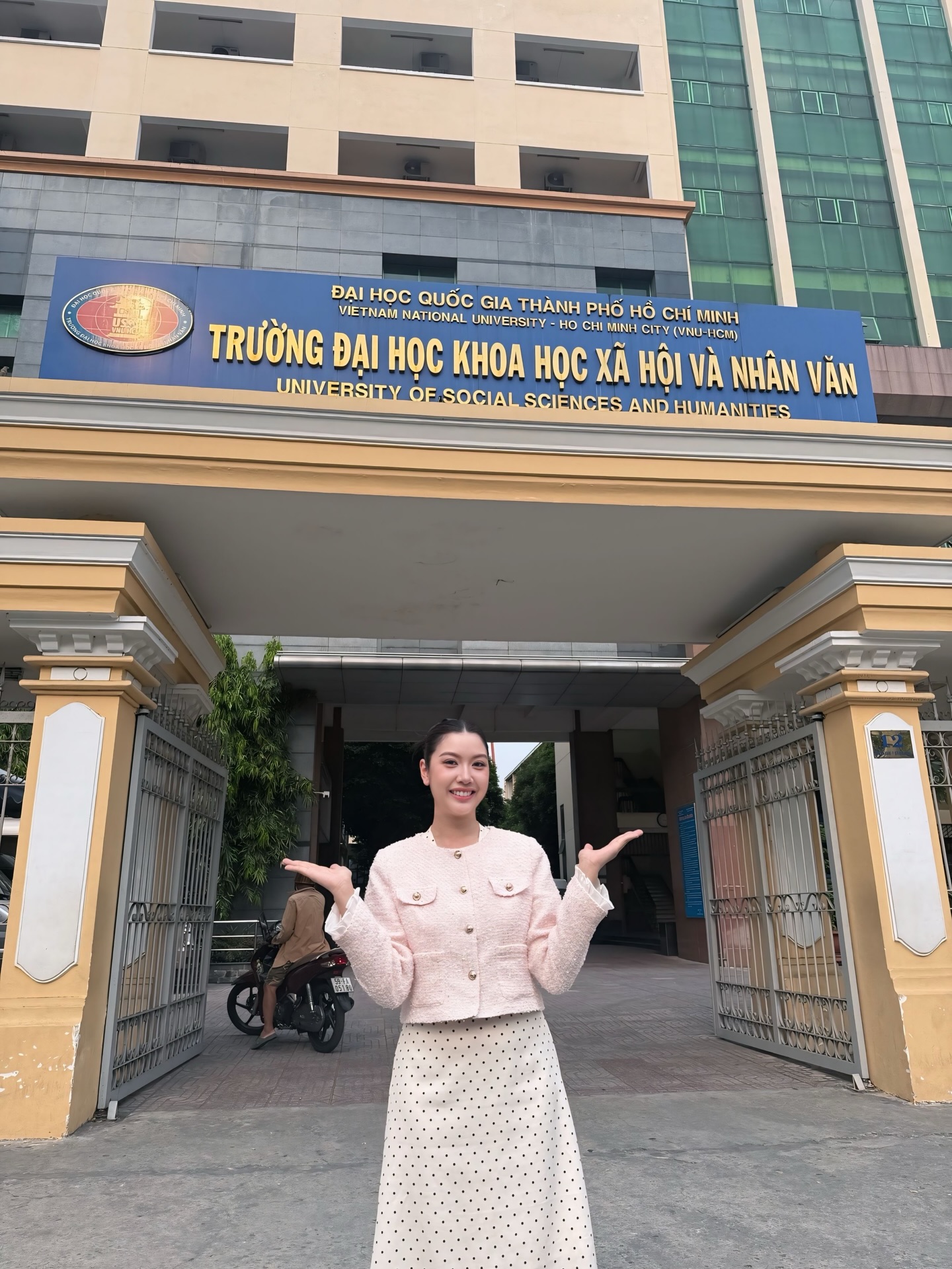 Bất ngờ 2 mỹ nh&acirc;n của showbiz Việt đang học c&ugrave;ng chương tr&igrave;nh thạc sĩ- Ảnh 2.